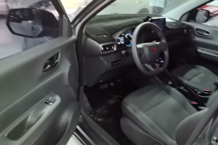 Used Wuling Hongguang New Energy 2024 All-Electric Model 300KM Standard Version Driver Seat
