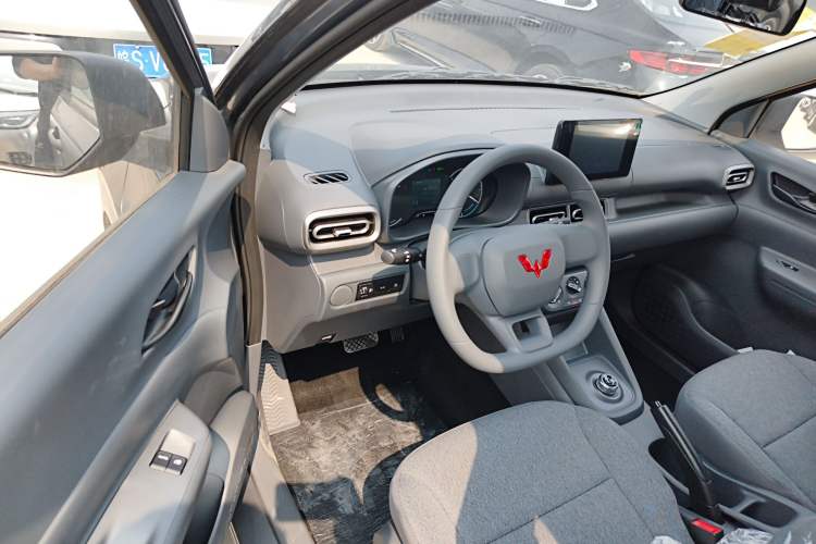 Used Wuling Hongguang New Energy 2024 All-Electric Model 300KM Standard Version Driver Seat