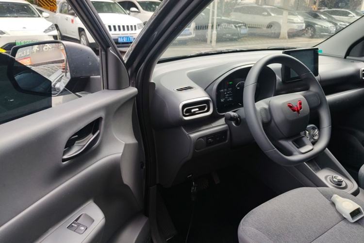 Used Wuling Hongguang New Energy 2024 All-Electric Model 300KM Standard Version Driver Seat
