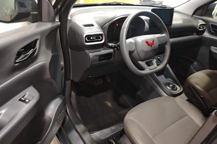 Used Wuling Hongguang New Energy 2024 All-Electric Model 300KM Practical Version Driver Seat