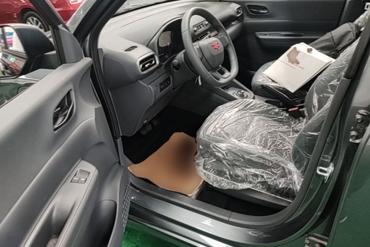 Used Wuling Hongguang New Energy 2024 All-Electric Model 300KM Practical Version Driver Seat