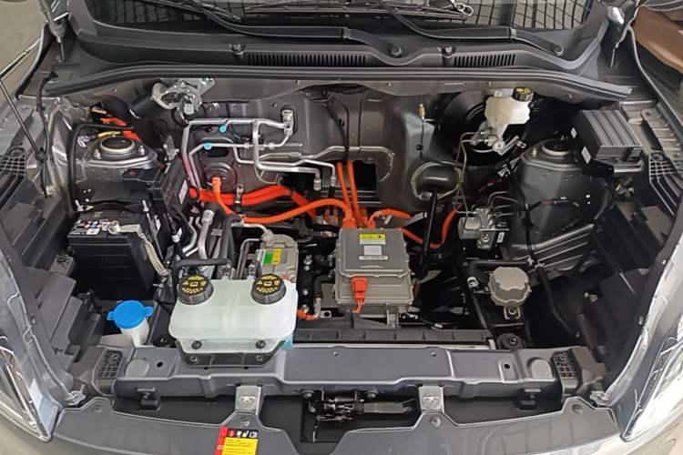 Used Wuling Hongguang New Energy 2024 All-Electric Model 300KM Practical Version Engine Bay