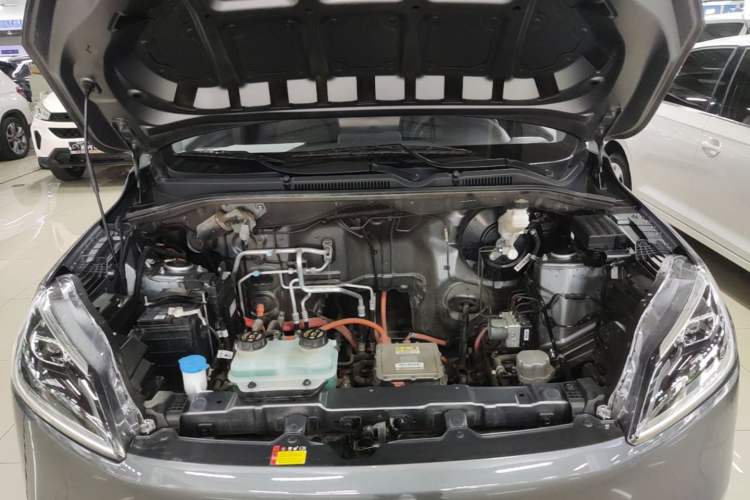 Used Wuling Hongguang New Energy 2024 All-Electric Model 300KM Standard Version Engine Bay
