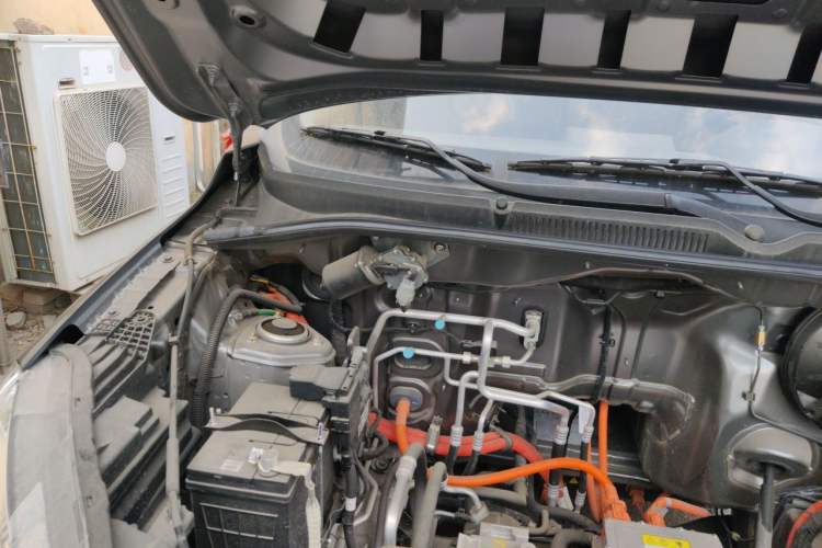 Used Wuling Hongguang New Energy 2024 All-Electric Model 300KM Standard Version Engine Bay Right