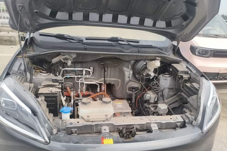 Used Wuling Hongguang New Energy 2024 All-Electric Model 300KM Standard Version Engine Bay
