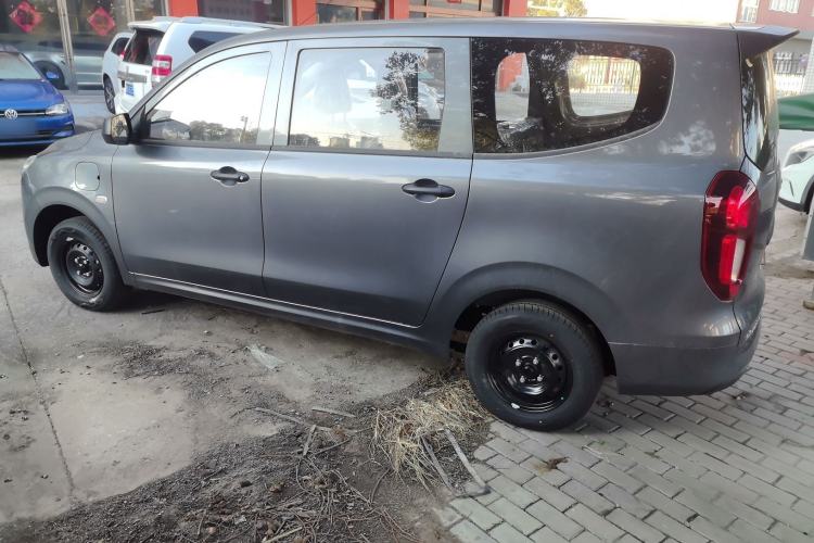 Used Wuling Hongguang New Energy 2024 All-Electric Model 300KM Standard Version Exterior 3