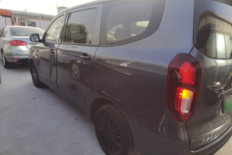 Used Wuling Hongguang New Energy 2024 All-Electric Model 300KM Practical Version Exterior 3