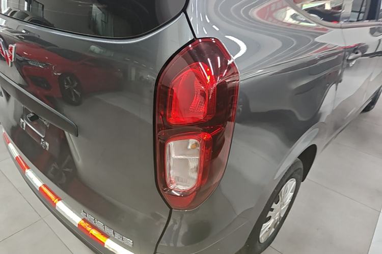 Used Wuling Hongguang New Energy 2024 All-Electric Model 300KM Standard Version Exterior 3
