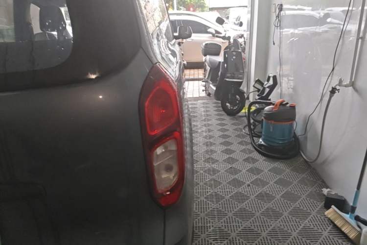 Used Wuling Hongguang New Energy 2024 All-Electric Model 300KM Practical Version Exterior 3