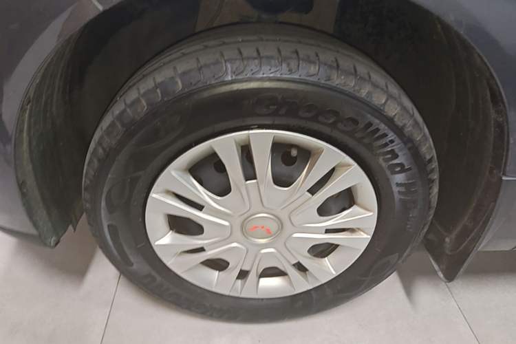 Used Wuling Hongguang New Energy 2024 All-Electric Model 300KM Standard Version Exterior 4