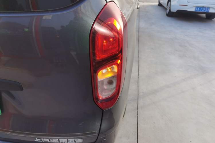 Used Wuling Hongguang New Energy 2024 All-Electric Model 300KM Practical Version Exterior 6