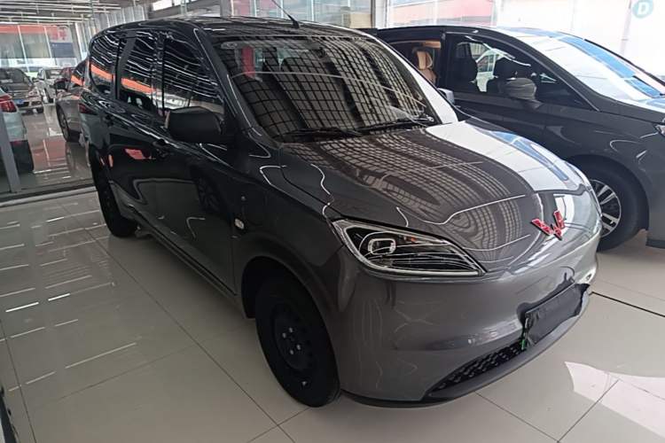 Used Wuling Hongguang New Energy 2024 All-Electric Model 300KM Practical Version Front Right 45 Deg
