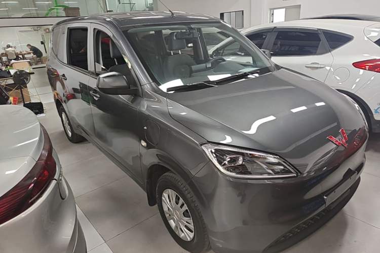 Used Wuling Hongguang New Energy 2024 All-Electric Model 300KM Standard Version Front Right 45 Deg