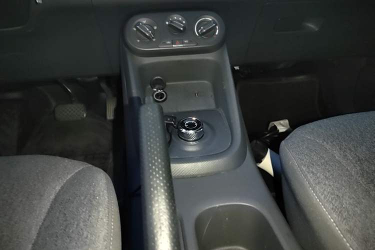 Used Wuling Hongguang New Energy 2024 All-Electric Model 300KM Standard Version Gear Lever