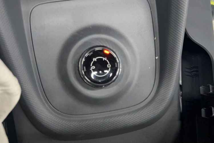 Used Wuling Hongguang New Energy 2024 All-Electric Model 300KM Standard Version Gear Lever