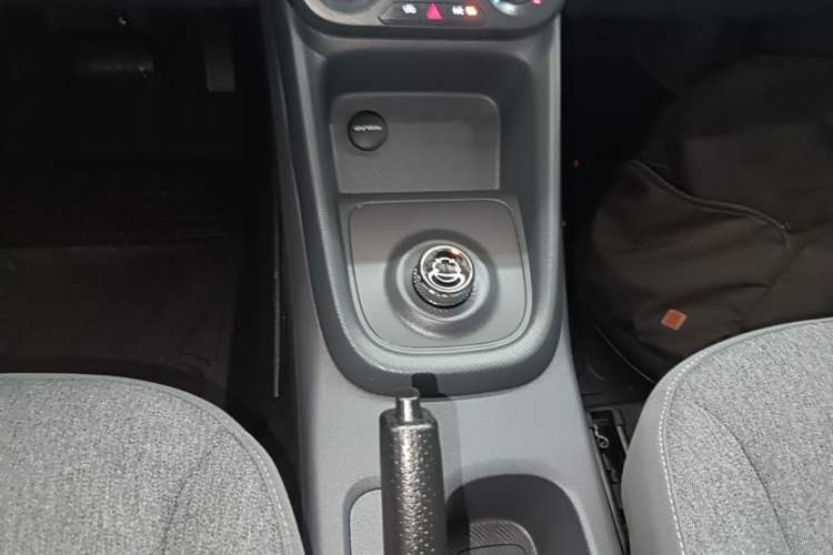 Used Wuling Hongguang New Energy 2024 All-Electric Model 300KM Practical Version Gear Lever