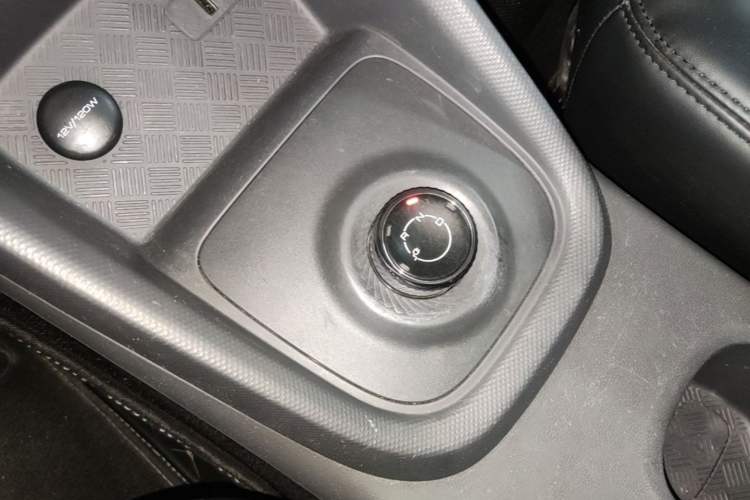 Used Wuling Hongguang New Energy 2024 All-Electric Model 300KM Standard Version Gear Lever