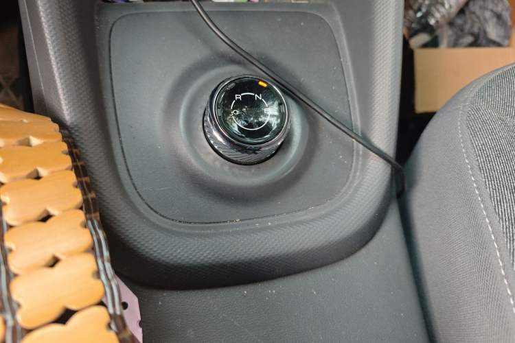 Used Wuling Hongguang New Energy 2024 All-Electric Model 300KM Standard Version Gear Lever