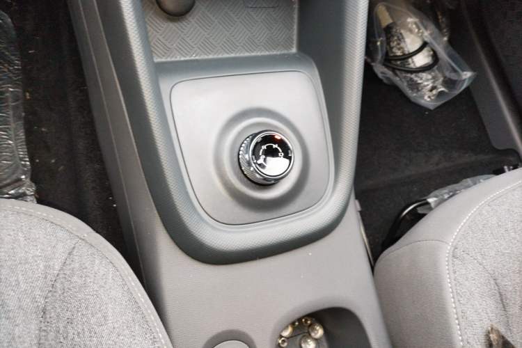 Used Wuling Hongguang New Energy 2024 All-Electric Model 300KM Practical Version Gear Lever
