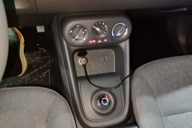 Used Wuling Hongguang New Energy 2024 All-Electric Model 300KM Standard Version Gear Lever