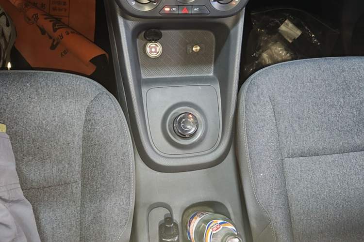 Used Wuling Hongguang New Energy 2024 All-Electric Model 300KM Standard Version Gear Lever