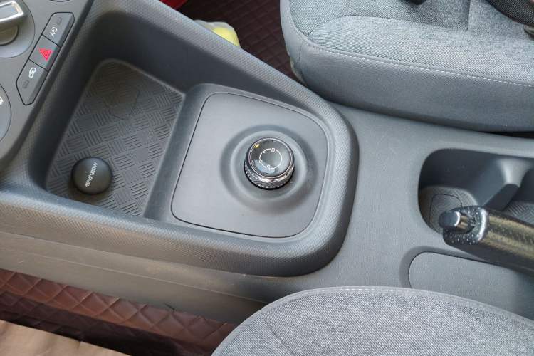 Used Wuling Hongguang New Energy 2024 All-Electric Model 300KM Practical Version Gear Lever