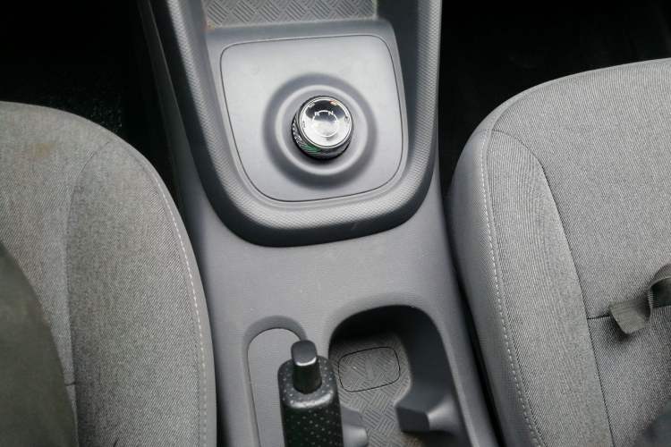 Used Wuling Hongguang New Energy 2024 All-Electric Model 300KM Standard Version Gear Lever