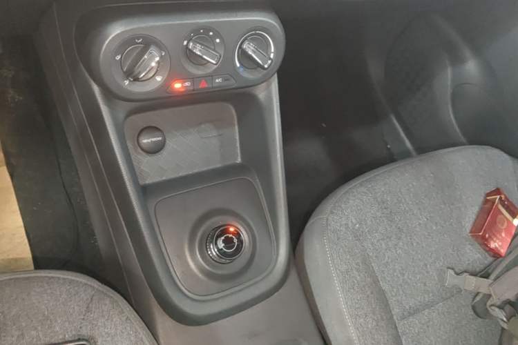 Used Wuling Hongguang New Energy 2024 All-Electric Model 300KM Practical Version Gear Lever