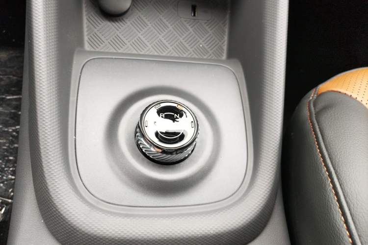 Used Wuling Hongguang New Energy 2024 All-Electric Model 300KM Standard Version Gear Lever