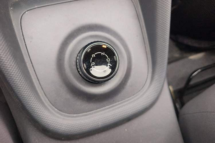 Used Wuling Hongguang New Energy 2024 All-Electric Model 300KM Practical Version Gear Lever