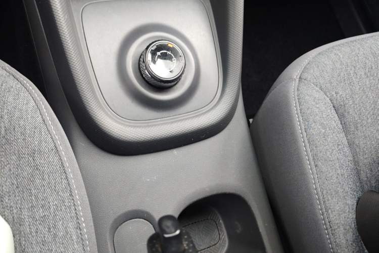 Used Wuling Hongguang New Energy 2024 All-Electric Model 300KM Standard Version Gear Lever