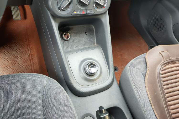 Used Wuling Hongguang New Energy 2024 All-Electric Model 300KM Standard Version Gear Lever
