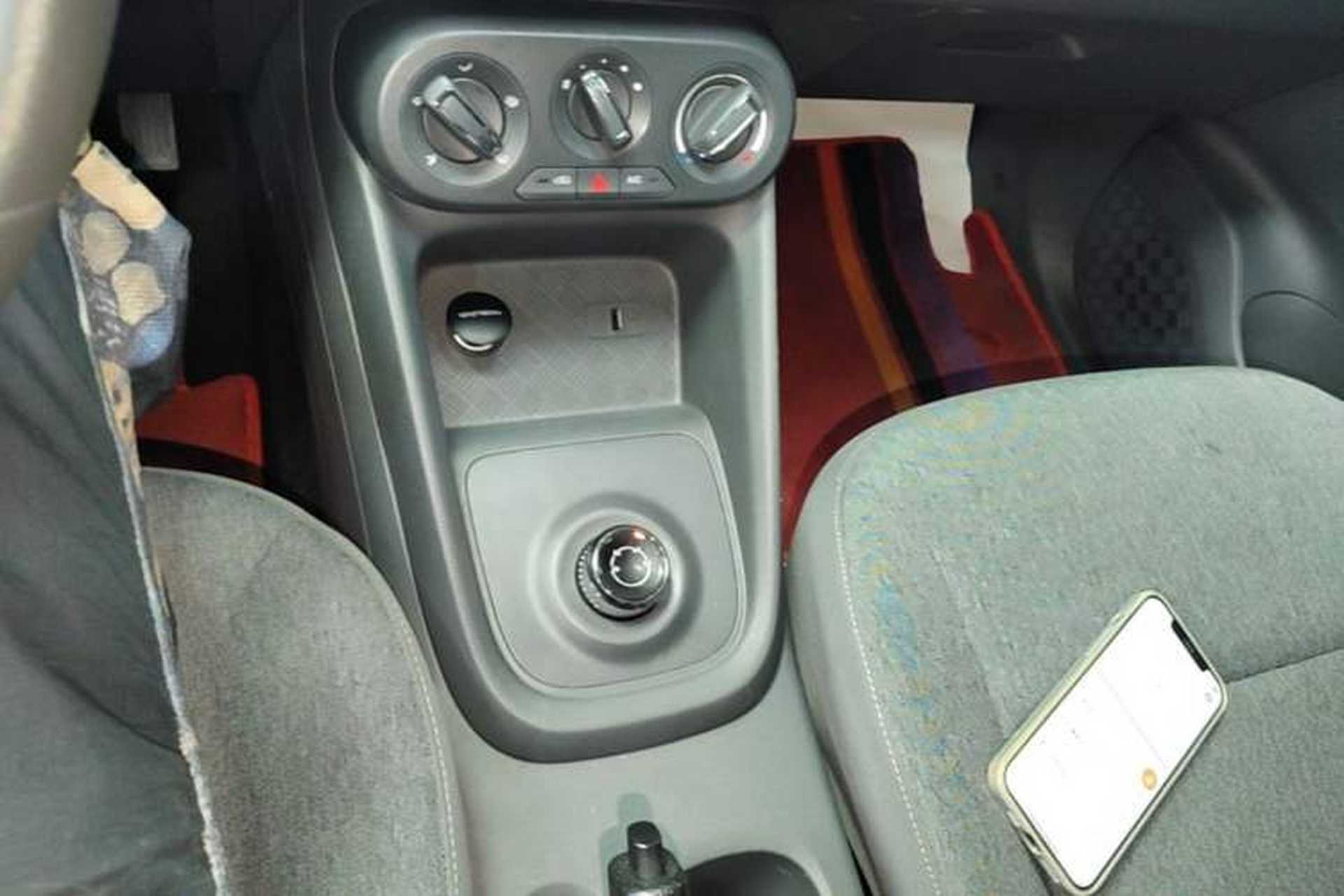 Used Wuling Hongguang New Energy 2024 All-Electric Model 300KM Standard Version Gear Lever