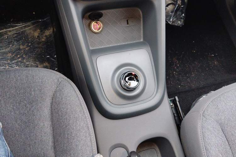 Used Wuling Hongguang New Energy 2024 All-Electric Model 300KM Standard Version Gear Lever