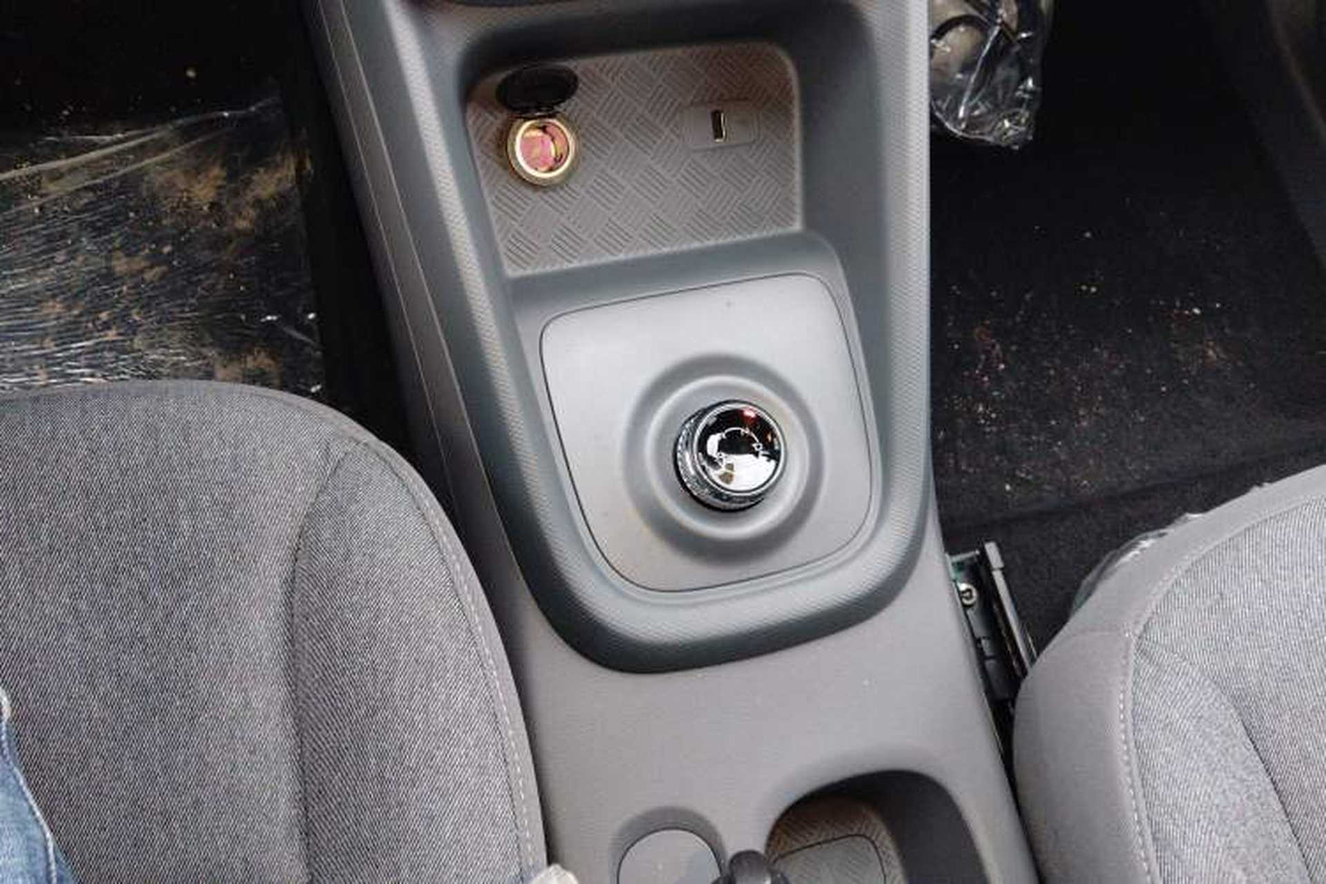 Used Wuling Hongguang New Energy 2024 All-Electric Model 300KM Standard Version Gear Lever