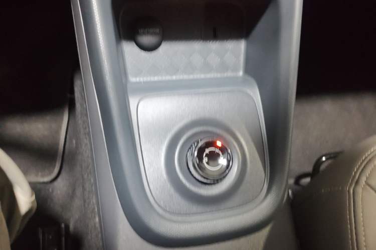 Used Wuling Hongguang New Energy 2024 All-Electric Model 300KM Practical Version Gear Lever