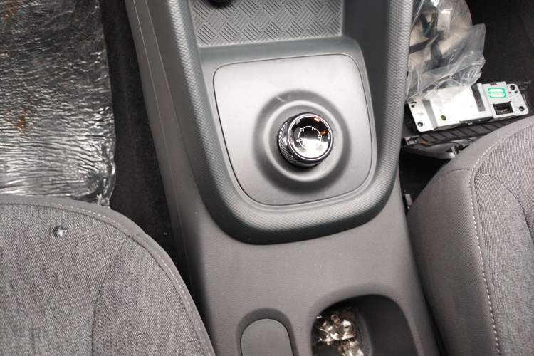 Used Wuling Hongguang New Energy 2024 All-Electric Model 300KM Practical Version Gear Lever