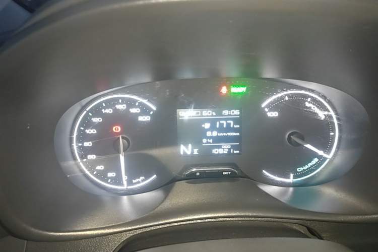 Used Wuling Hongguang New Energy 2024 All-Electric Model 300KM Standard Version Instrument Cluster