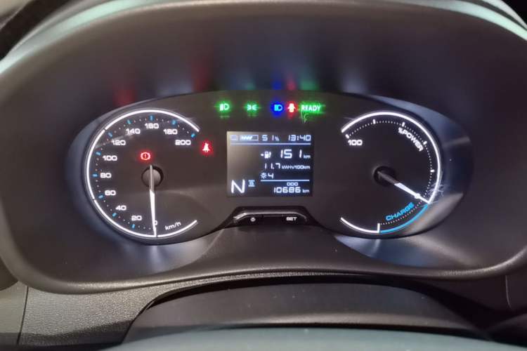 Used Wuling Hongguang New Energy 2024 All-Electric Model 300KM Standard Version Instrument Cluster