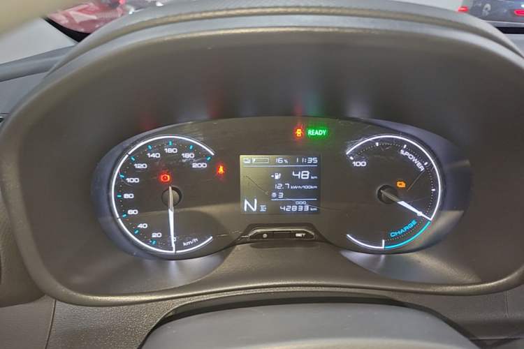 Used Wuling Hongguang New Energy 2024 All-Electric Model 300KM Standard Version Instrument Cluster