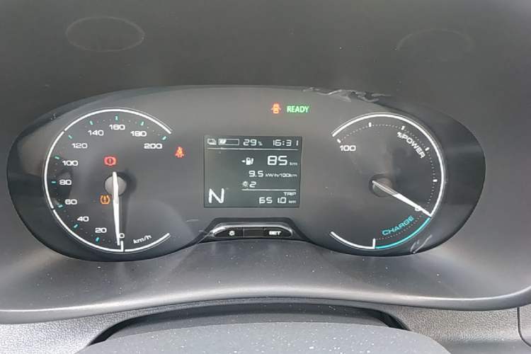 Used Wuling Hongguang New Energy 2024 All-Electric Model 300KM Standard Version Instrument Cluster