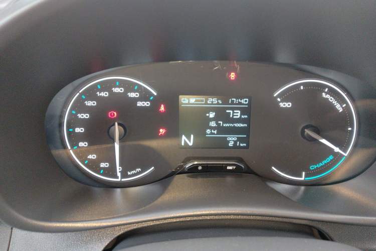 Used Wuling Hongguang New Energy 2024 All-Electric Model 300KM Standard Version Instrument Cluster