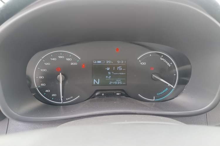 Used Wuling Hongguang New Energy 2024 All-Electric Model 300KM Standard Version Instrument Cluster