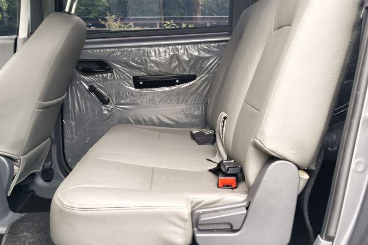 Used Wuling Hongguang New Energy 2024 All-Electric Model 300KM Practical Version Interior 1