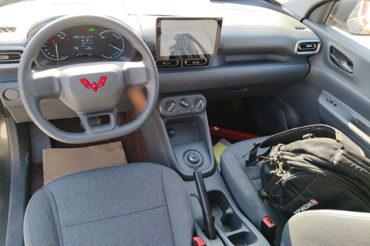 Used Wuling Hongguang New Energy 2024 All-Electric Model 300KM Practical Version Interior 2