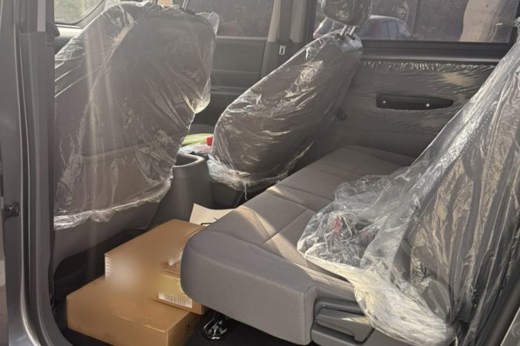 Used Wuling Hongguang New Energy 2024 All-Electric Model 300KM Practical Version Interior 2