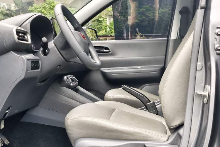 Used Wuling Hongguang New Energy 2024 All-Electric Model 300KM Practical Version Interior 2