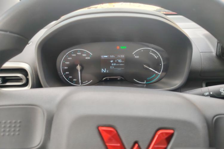 Used Wuling Hongguang New Energy 2024 All-Electric Model 300KM Standard Version Interior 3