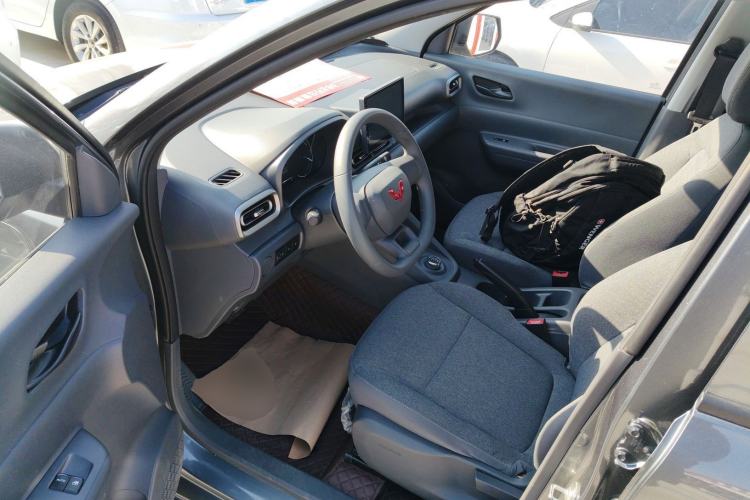Used Wuling Hongguang New Energy 2024 All-Electric Model 300KM Practical Version Interior 3
