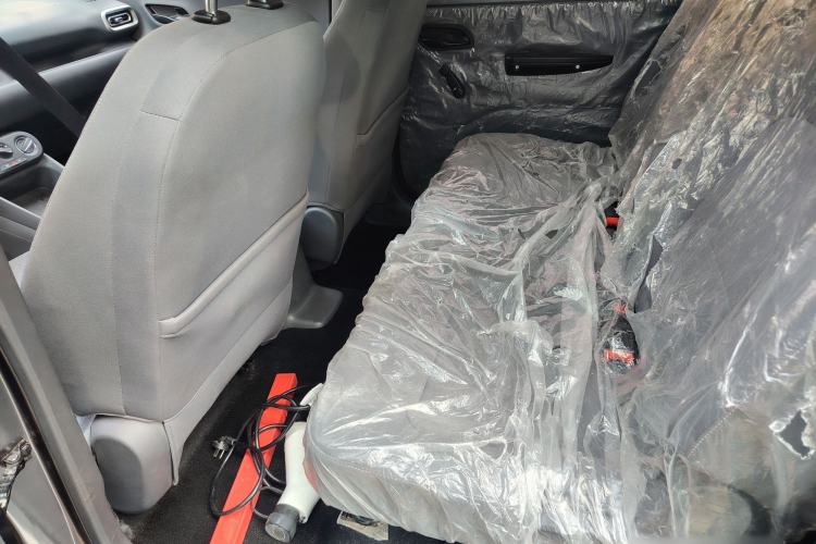 Used Wuling Hongguang New Energy 2024 All-Electric Model 300KM Standard Version Interior 4